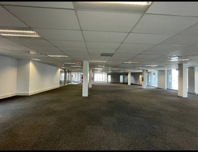 658M² OFFICE TO LET IN BRYANSTON